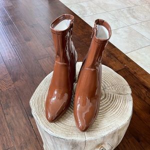 STEVE MADDEN beautiful booties size 7M 3.25 inches heels. New